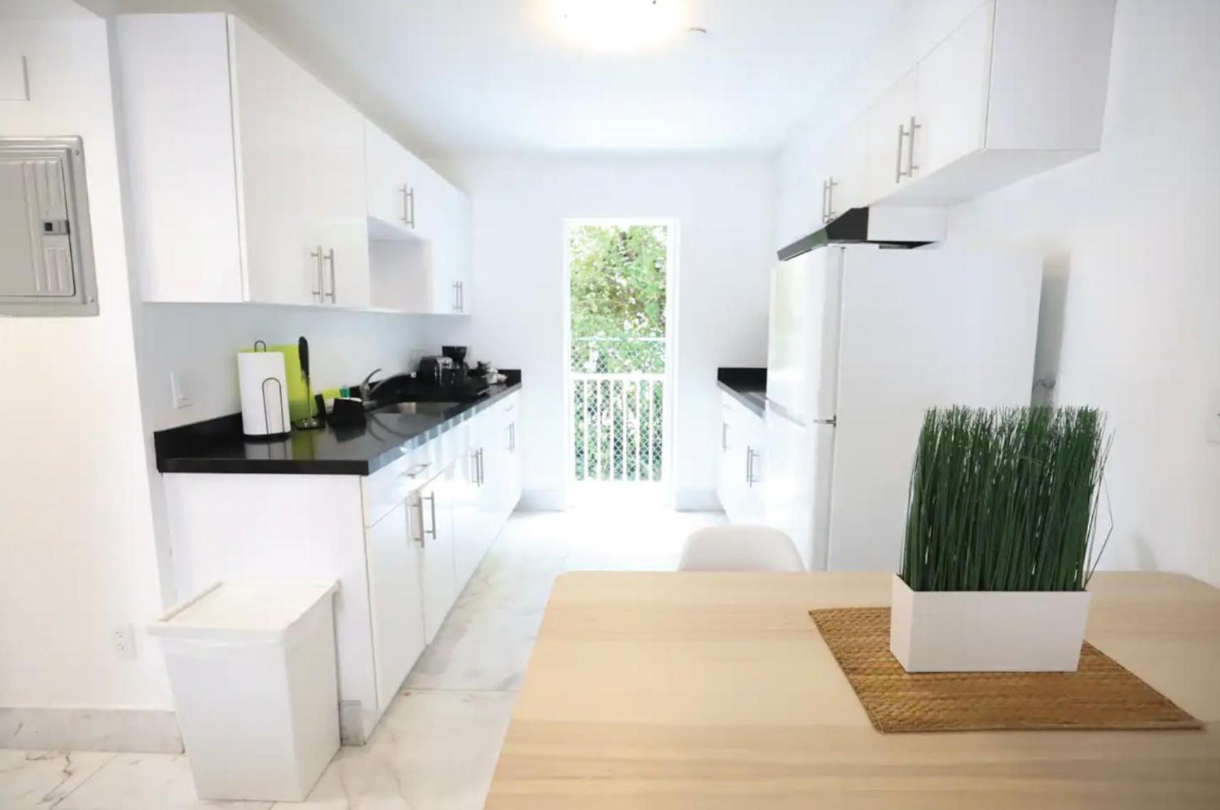 South Beach 2 Bedroom Family & Pet Friendly Apartment With Balcony & Free Parking ไมอามีบีช ภายนอก รูปภาพ
